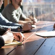 Réunion de travail entre collègues