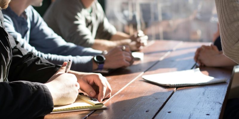 Réunion de travail entre collègues